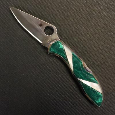 Spyderco Delica Custom Jewelry Collection Malachite and Mother of Pearl - 1